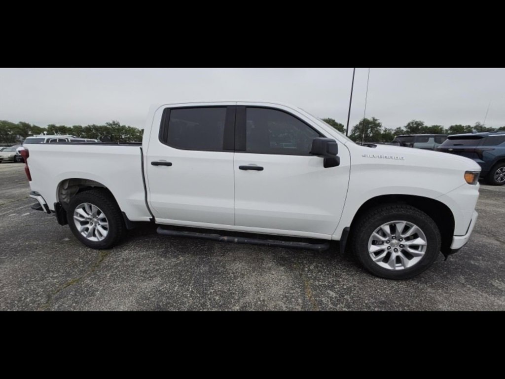 2021 Chevrolet Silverado 1500 Custom photo 2