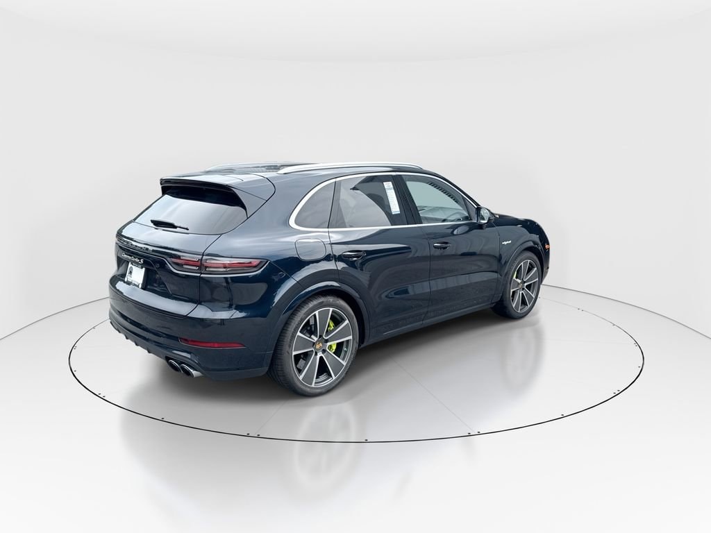 2023 Porsche Cayenne Turbo S E-Hybrid - Photo 8