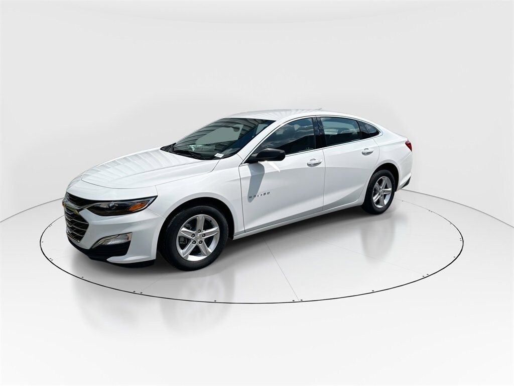 2024 Chevrolet Malibu LS photo 4