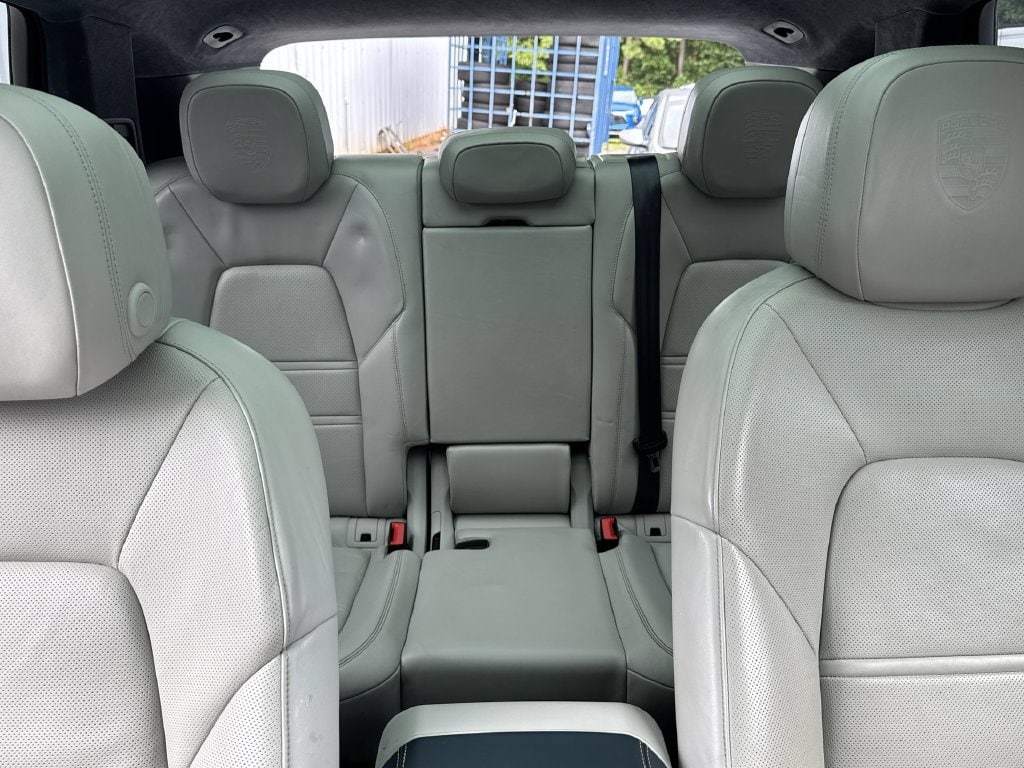 2023 Porsche Cayenne Turbo S E-Hybrid - Photo 33