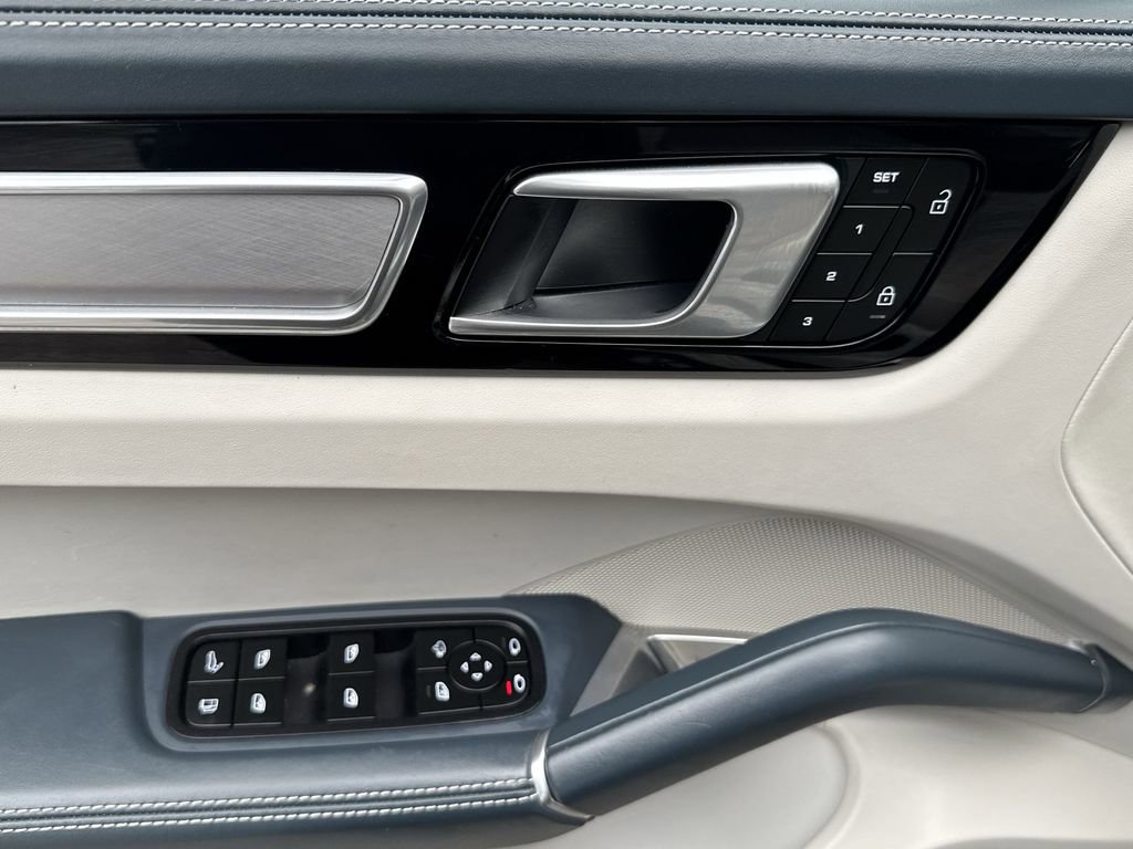 2023 Porsche Cayenne Turbo S E-Hybrid - Photo 15