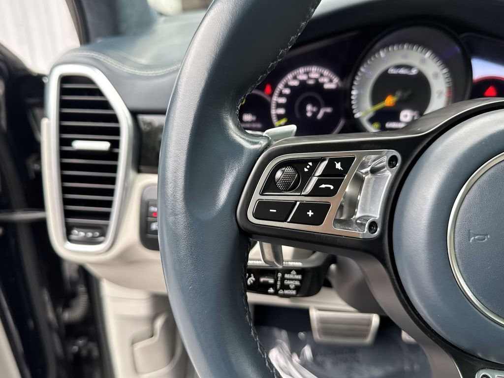 2023 Porsche Cayenne Turbo S E-Hybrid - Photo 17