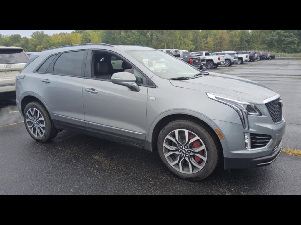 2025 Cadillac XT5 Sport photo 2