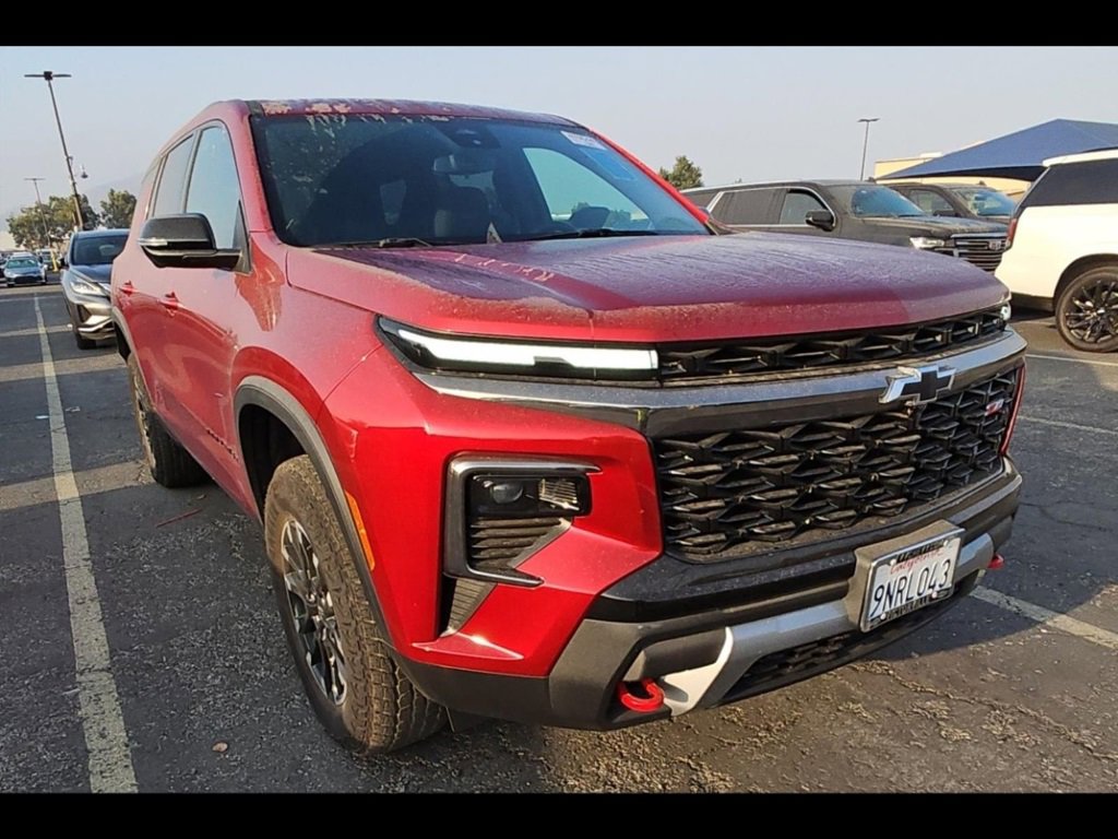 2024 Chevrolet Traverse Z71 photo 2