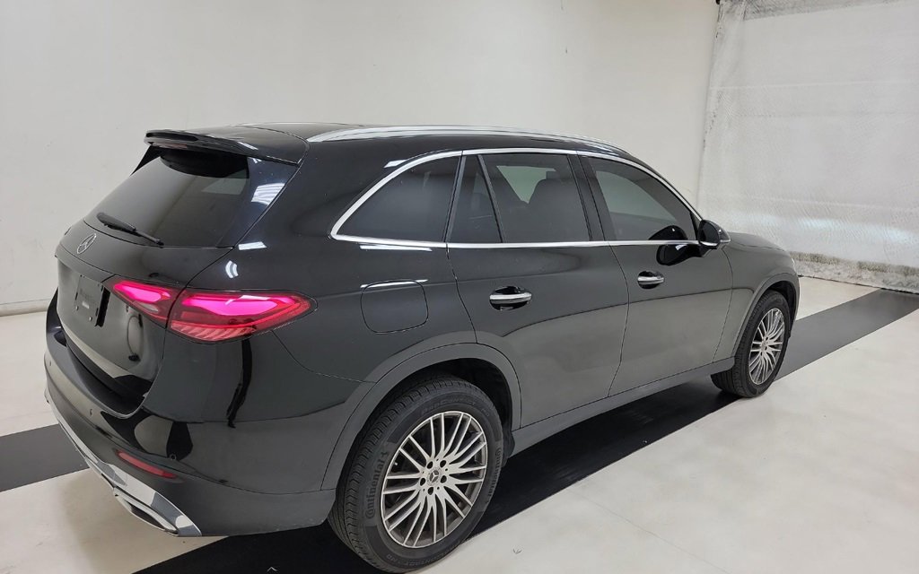 2024 Mercedes Benz GLC 300 photo 4