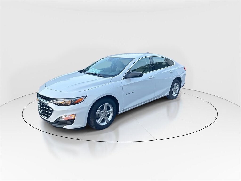 2024 Chevrolet Malibu LS photo 4