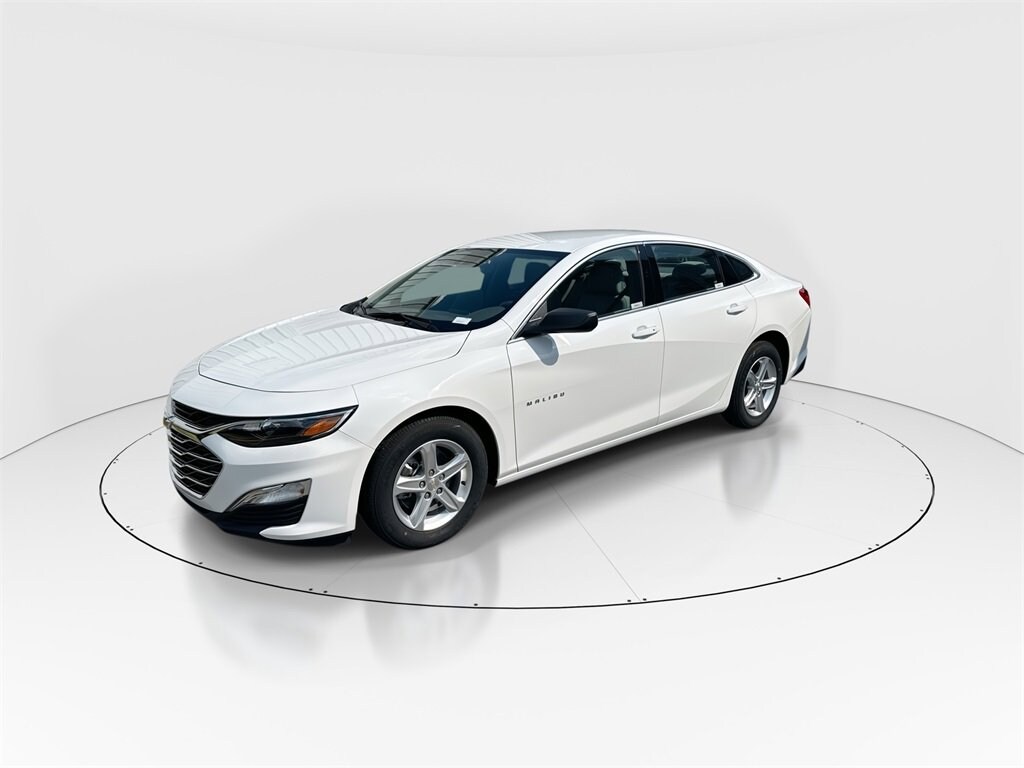 2024 Chevrolet Malibu LS photo 3