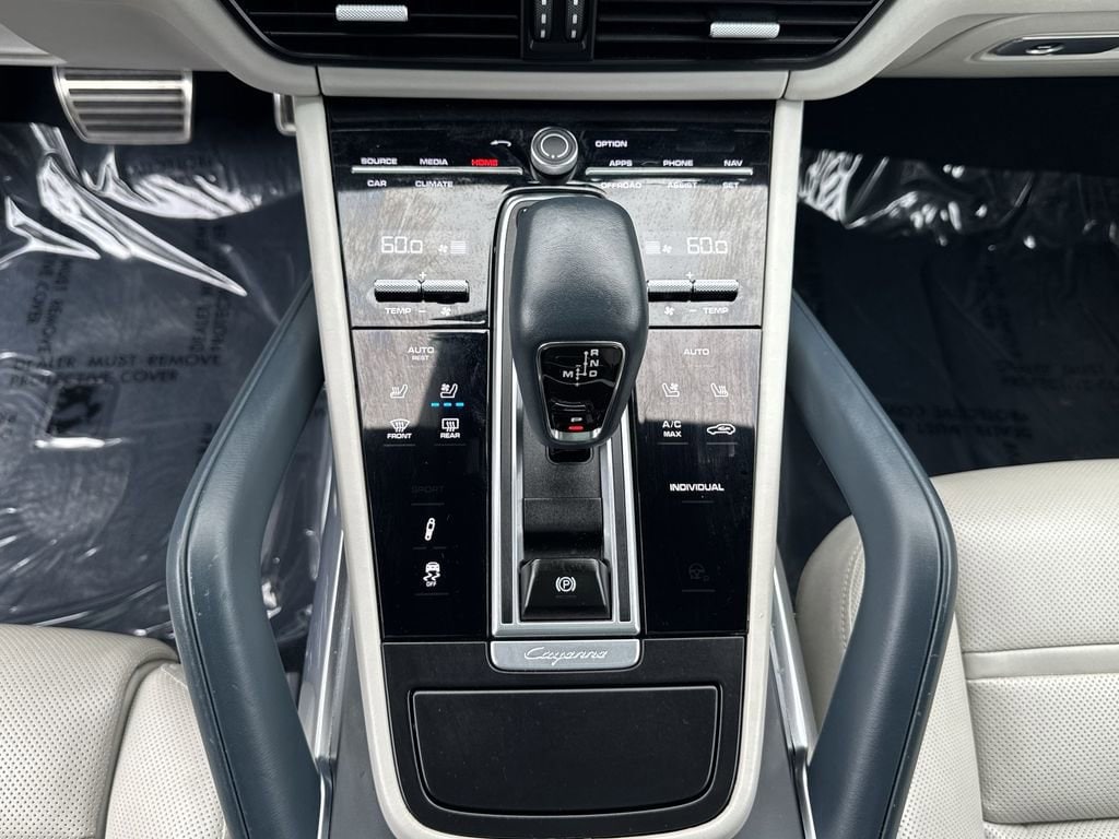 2023 Porsche Cayenne Turbo S E-Hybrid - Photo 23