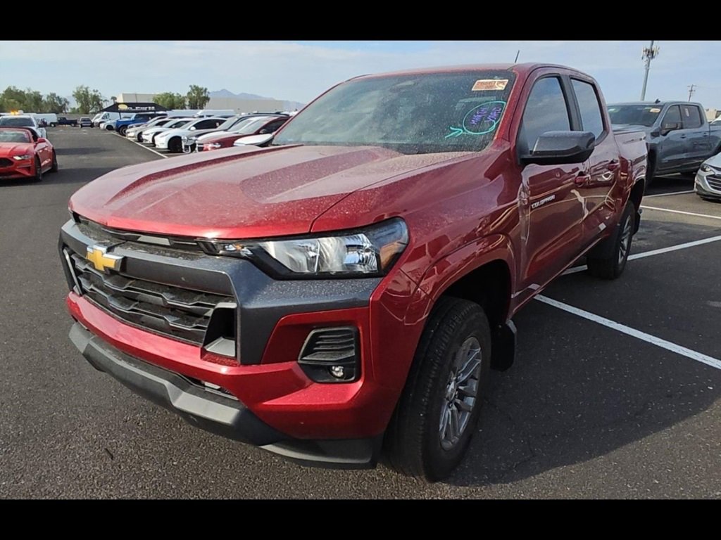 2024 Chevrolet Colorado LT photo 2