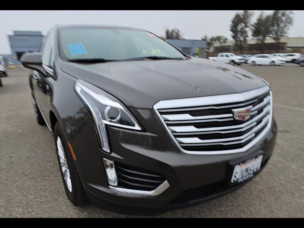 2019 Cadillac XT5 photo 2