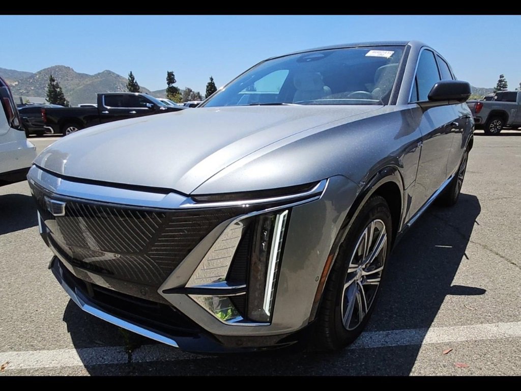 2024 Cadillac Lyriq Luxury photo 2