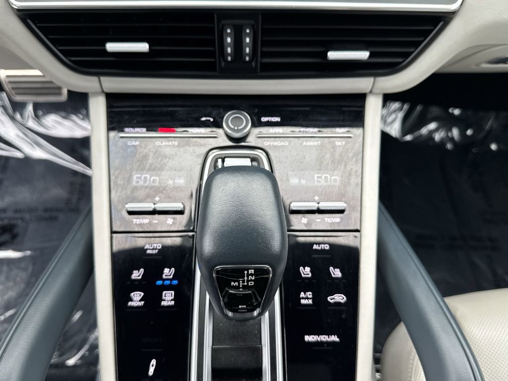2023 Porsche Cayenne Turbo S E-Hybrid - Photo 25