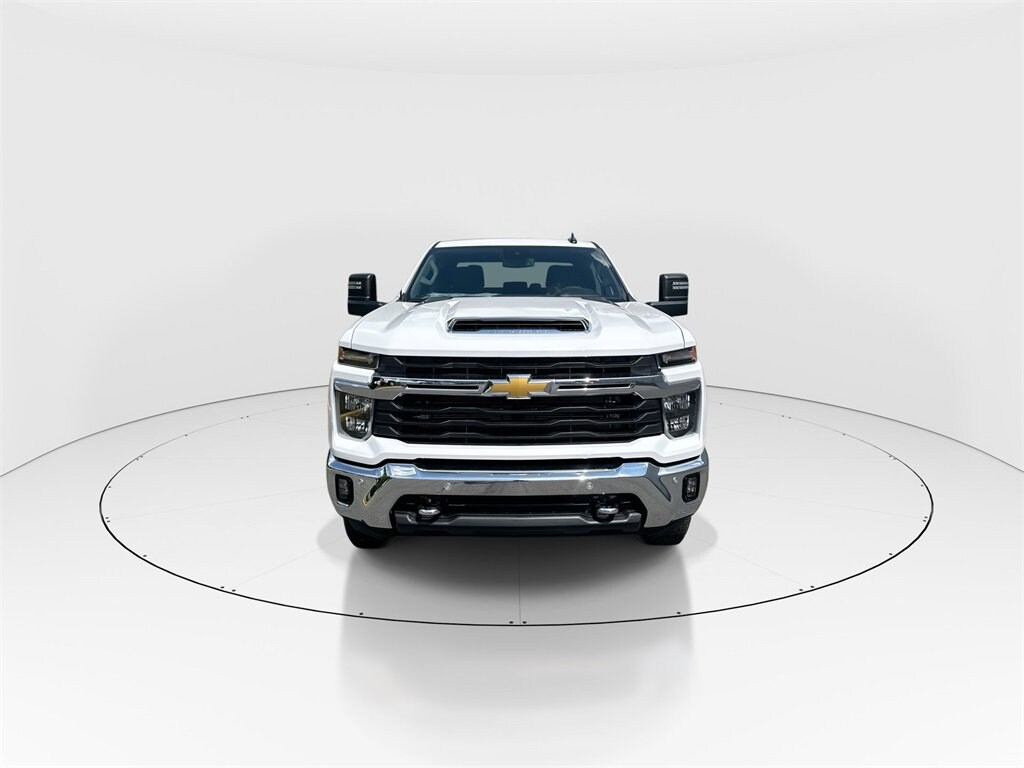 2025 Chevrolet Silverado 2500HD LT photo 3