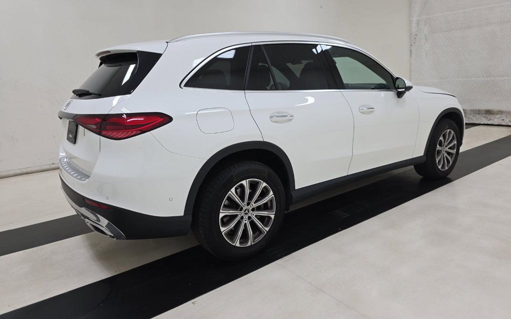 2023 Mercedes Benz GLC 300 photo 4