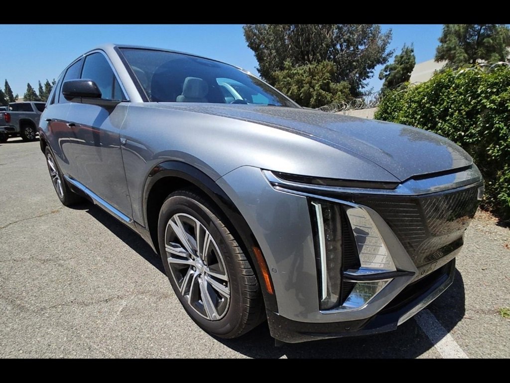 2024 Cadillac Lyriq Luxury photo 3