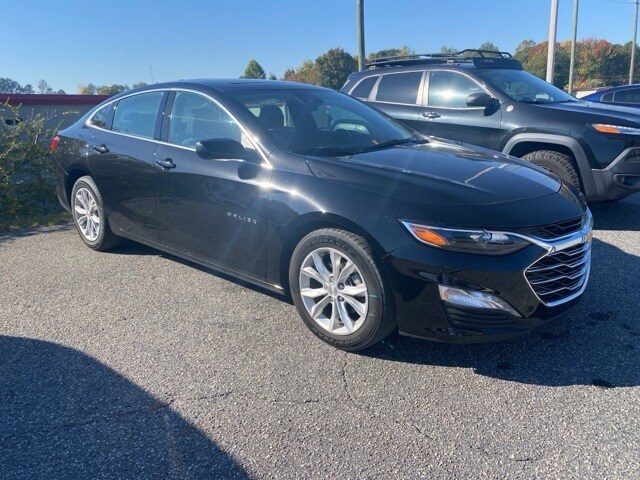 2024 Chevrolet Malibu 1LT photo 2