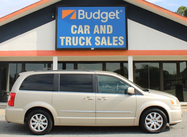 2013 Chrysler Town & Country Touring's photo
