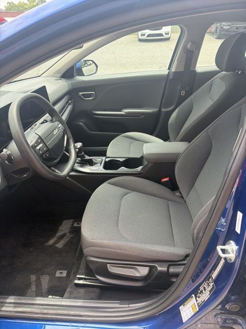 2025 Kia K4 LXS - Photo 11