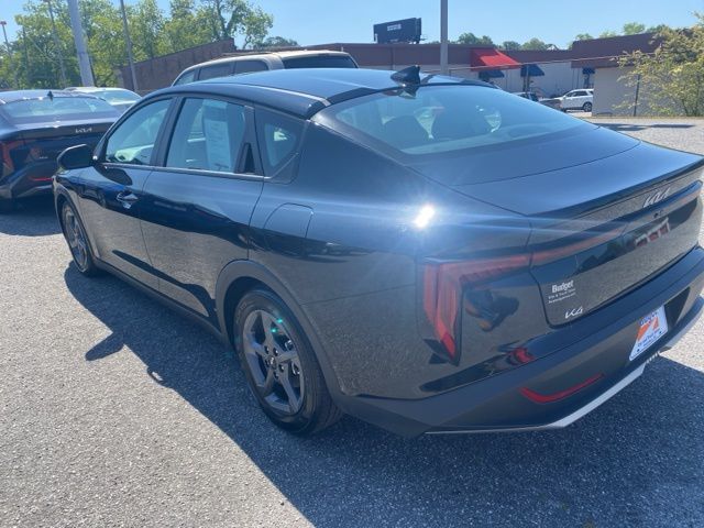 2025 Kia K4 LXS - Photo 13