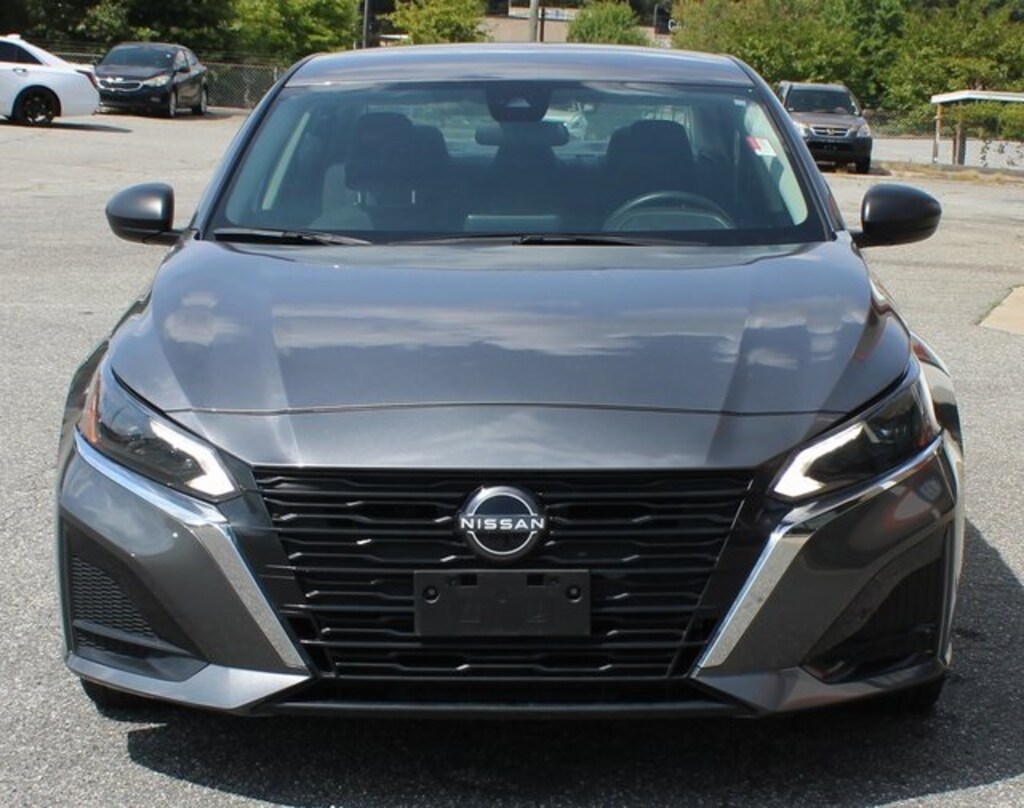 Used 2024 Nissan Altima 2.5 SV Sedan