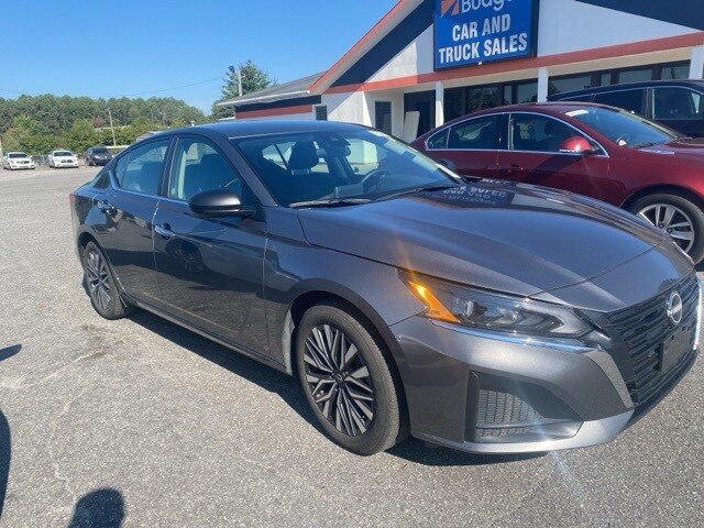 2024 Nissan Altima 2.5 SV photo 2