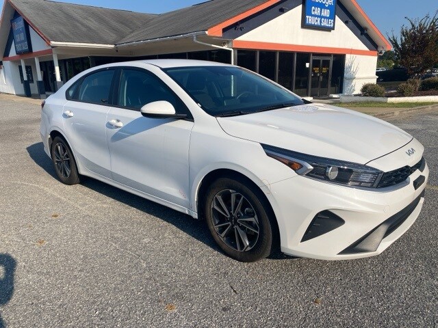 2024 Kia Forte LXS photo 2