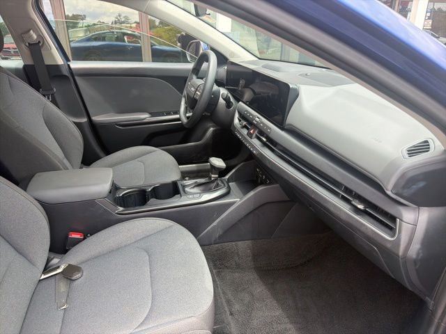2025 Kia K4 LXS - Photo 15