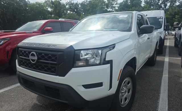 2022 Nissan Frontier's photo
