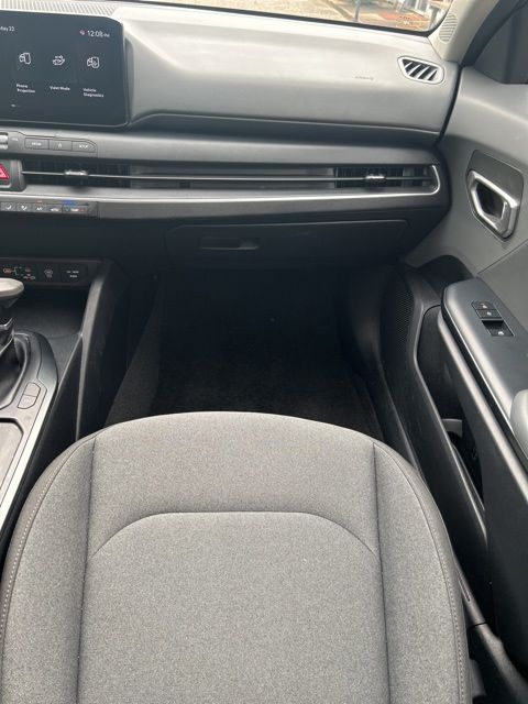 2025 Kia K4 LXS - Photo 35