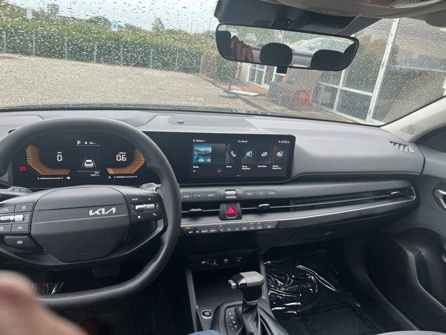 2025 Kia K4 LXS - Photo 24