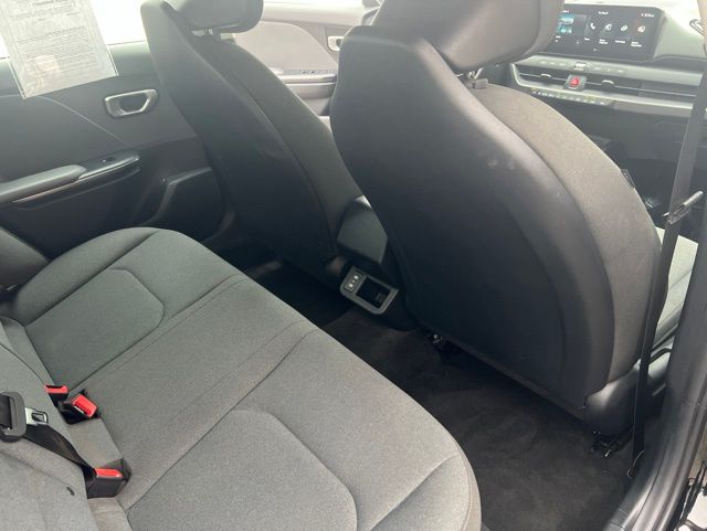 2025 Kia K4 LXS - Photo 15