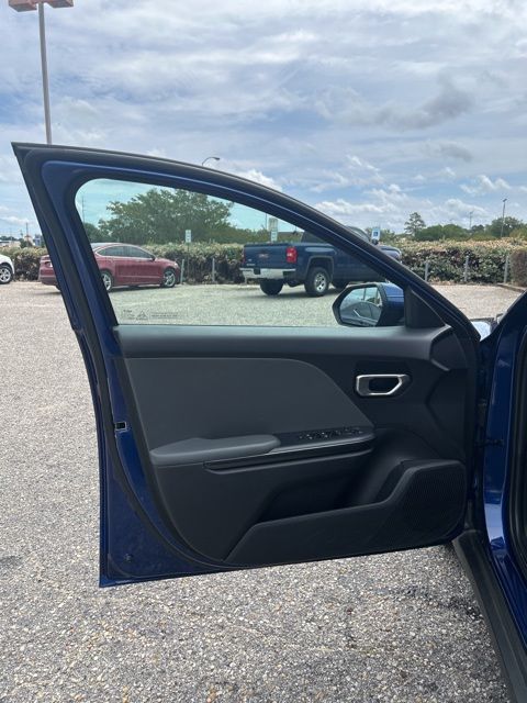 2025 Kia K4 LXS - Photo 10