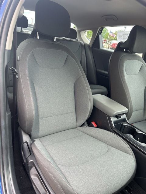 2025 Kia K4 LXS - Photo 42