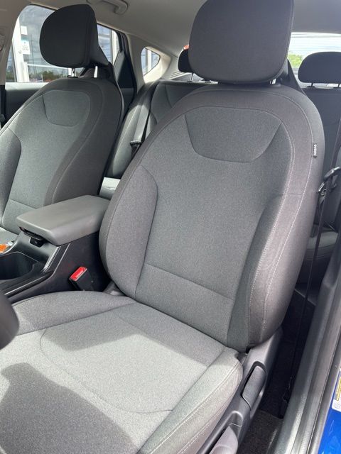 2025 Kia K4 LXS - Photo 12
