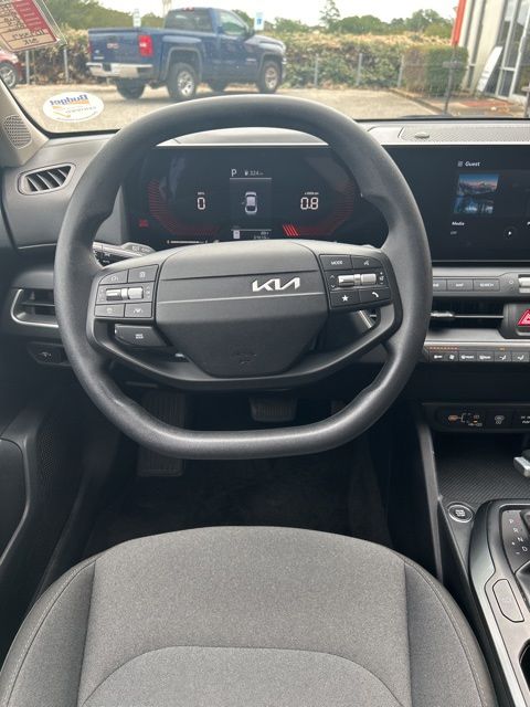2025 Kia K4 LXS - Photo 32