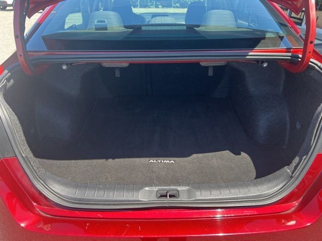 2025 Nissan Altima SV - Photo 13