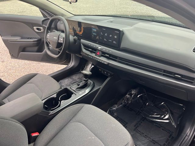 2025 Kia K4 LXS - Photo 14