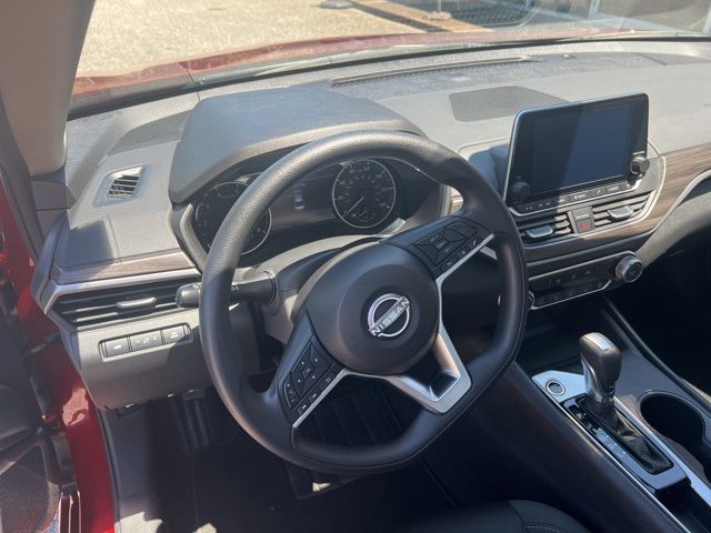2025 Nissan Altima SV - Photo 9