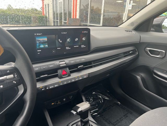2025 Kia K4 LXS - Photo 23