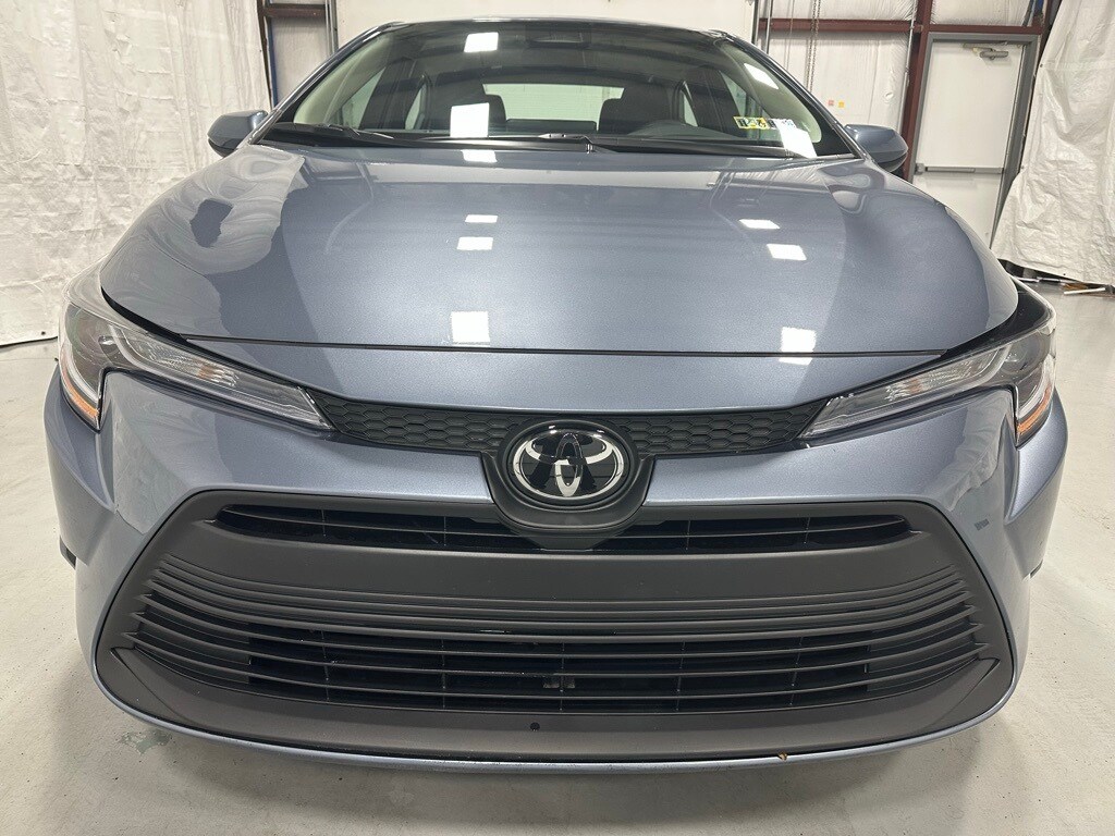 2025 Toyota Corolla LE photo 2
