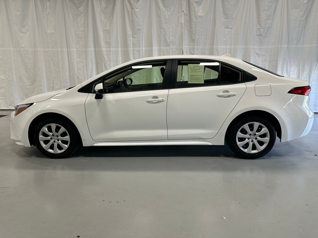 2025 Toyota Corolla Hybrid LE photo 4
