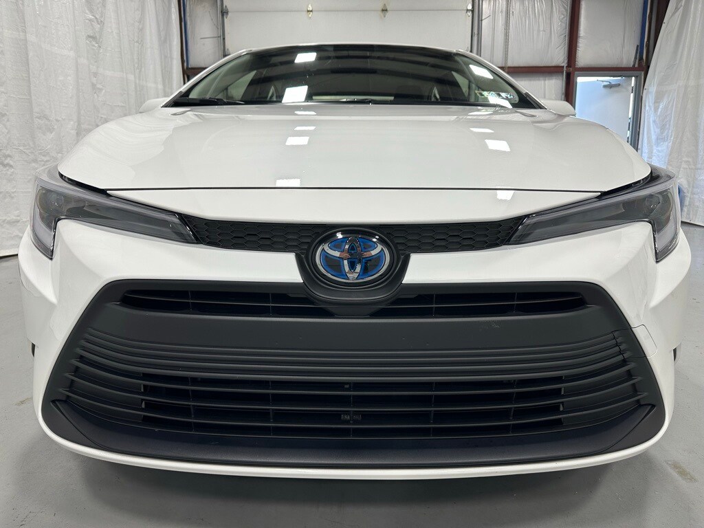 2025 Toyota Corolla Hybrid LE photo 2