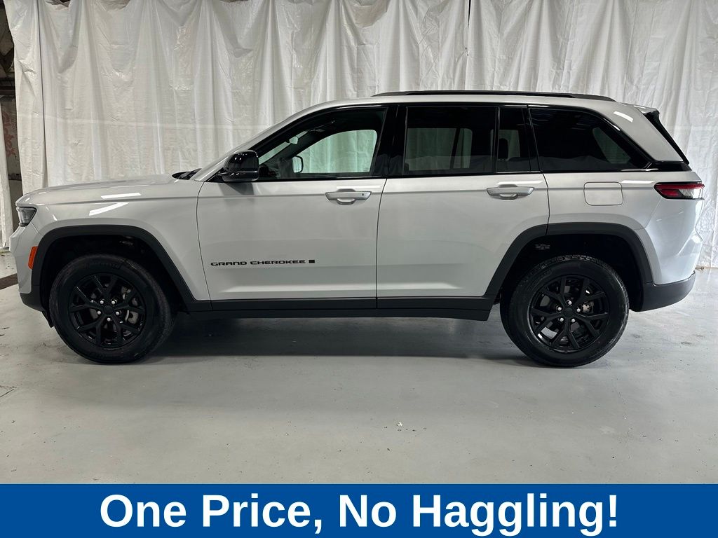 Used 2025 Jeep Grand Cherokee Laredo SUV