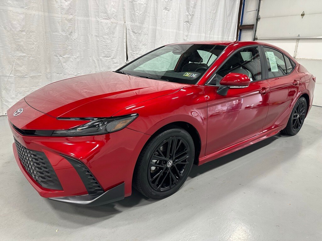 2025 Toyota Camry SE photo 3
