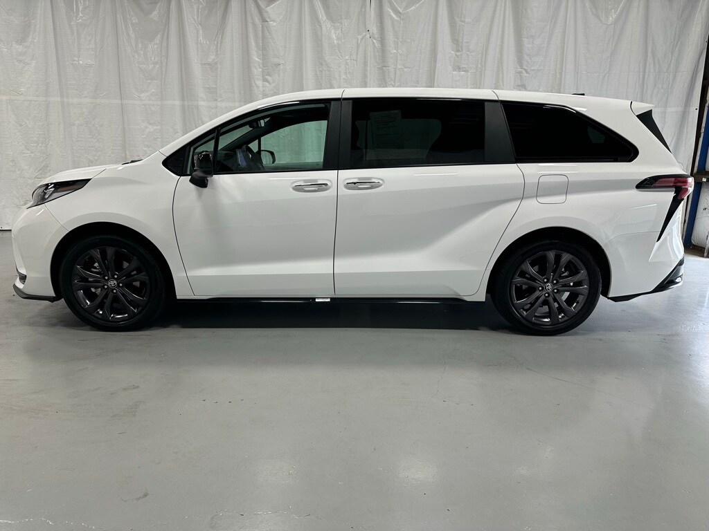 2025 Toyota Sienna XSE photo 4
