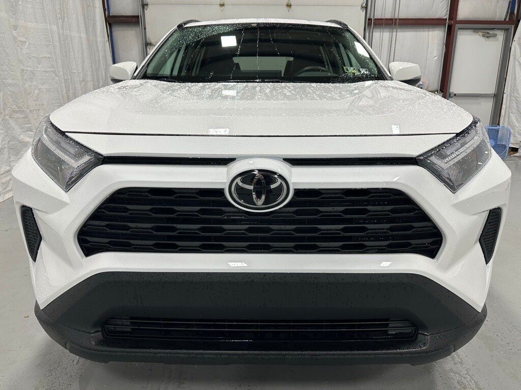 2025 Toyota RAV4 Hybrid XLE photo 2