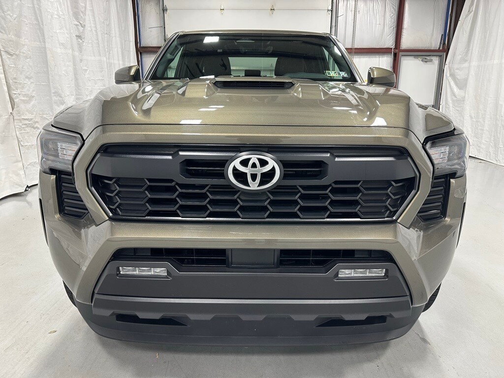 2025 Toyota Tacoma photo 2