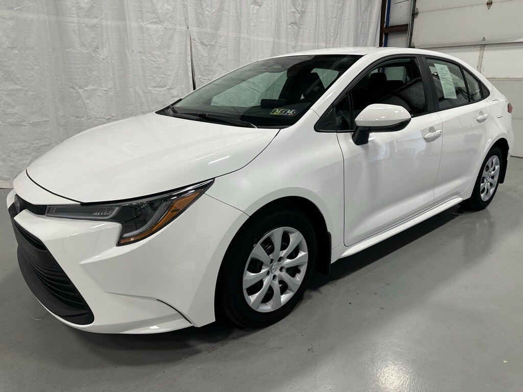 2024 Toyota Corolla LE photo 3