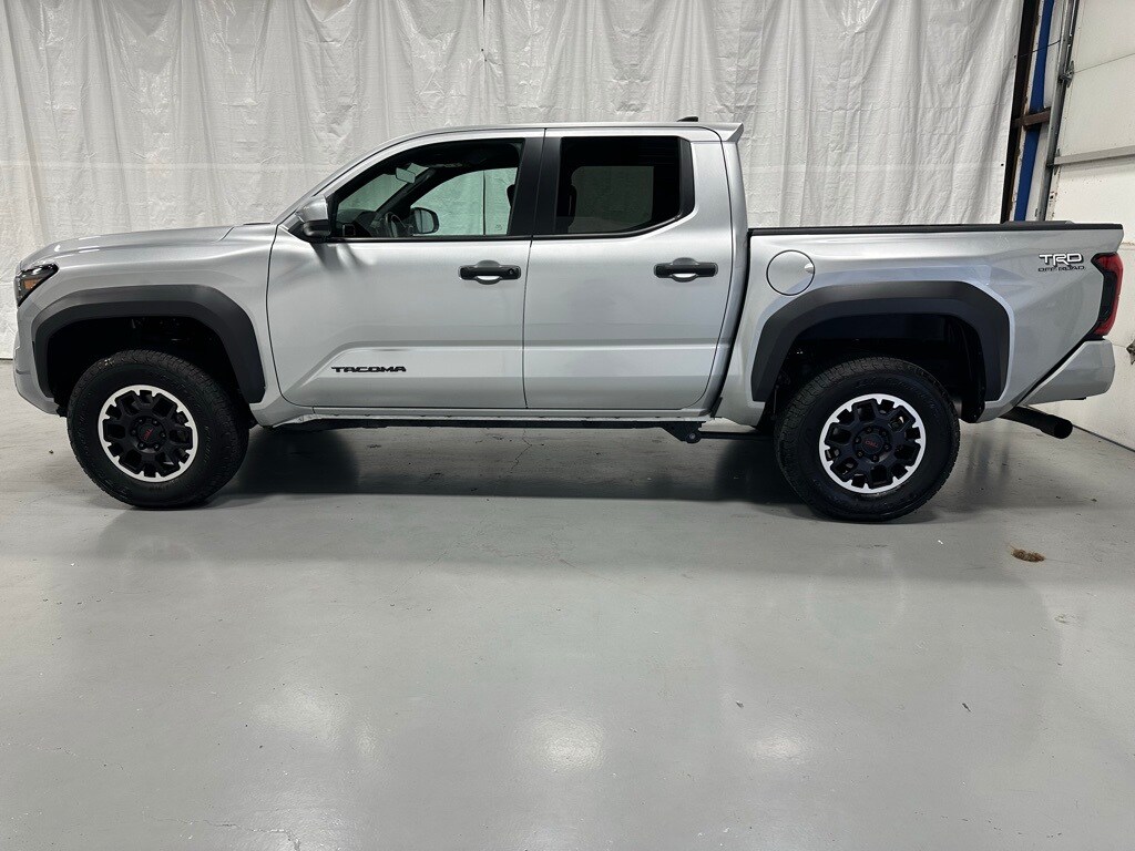 2024 Toyota Tacoma TRD photo 4