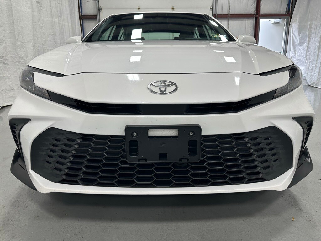 2025 Toyota Camry SE photo 2